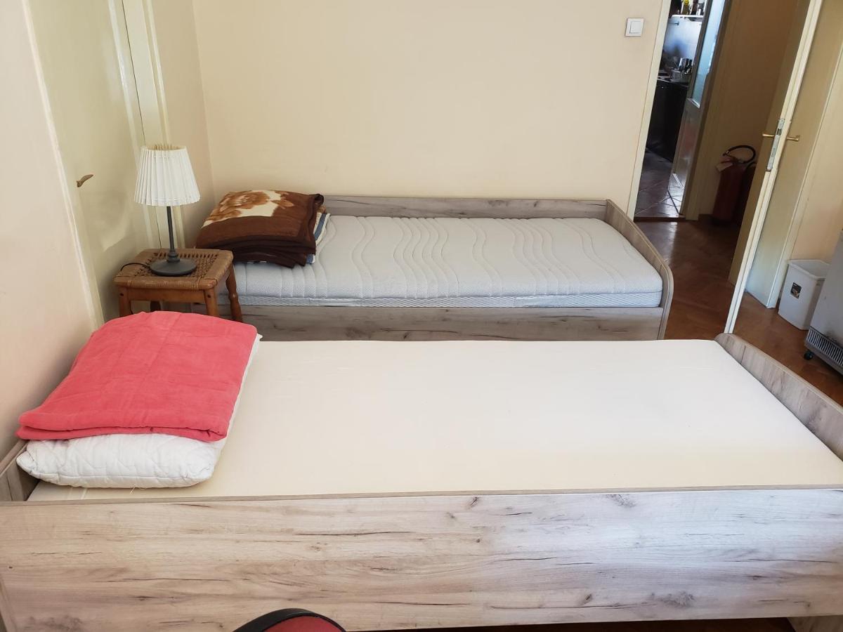Private Cozy Room 2 With Shared Kitchen In Appartment Belgrado Esterno foto