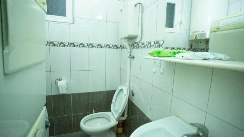 Private Cozy Room 2 With Shared Kitchen In Appartment Belgrado Esterno foto